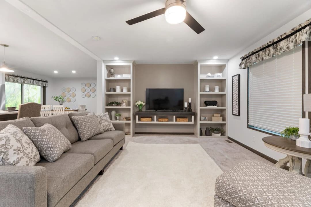 Aberdeen 24031 interior home features
