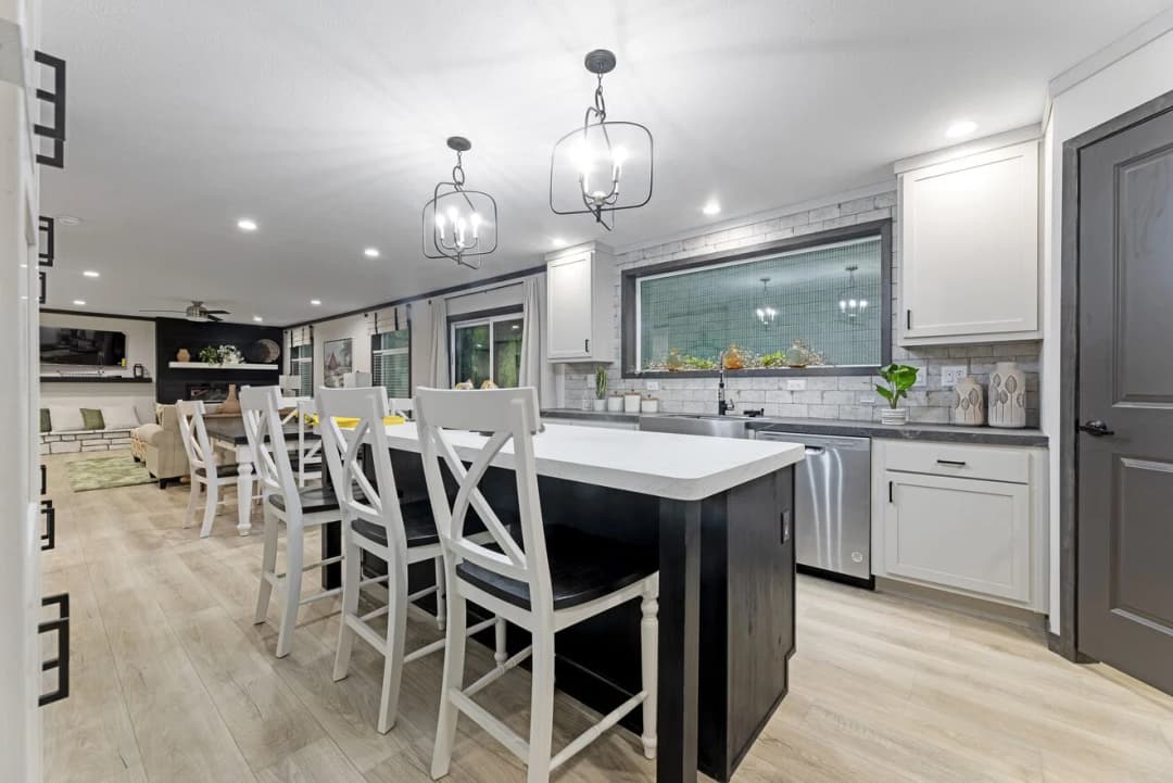 Houghton 24036 kitchen and hero home features