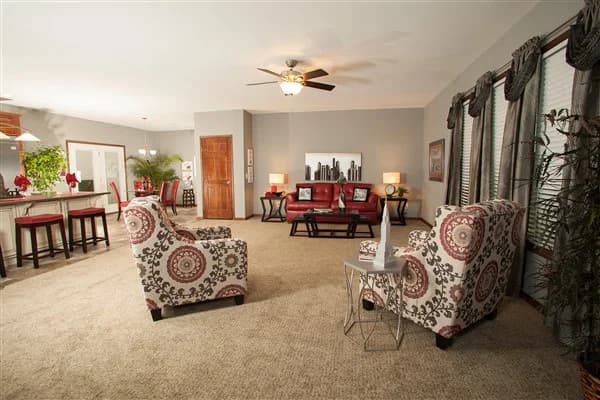 Lionel interior home features
