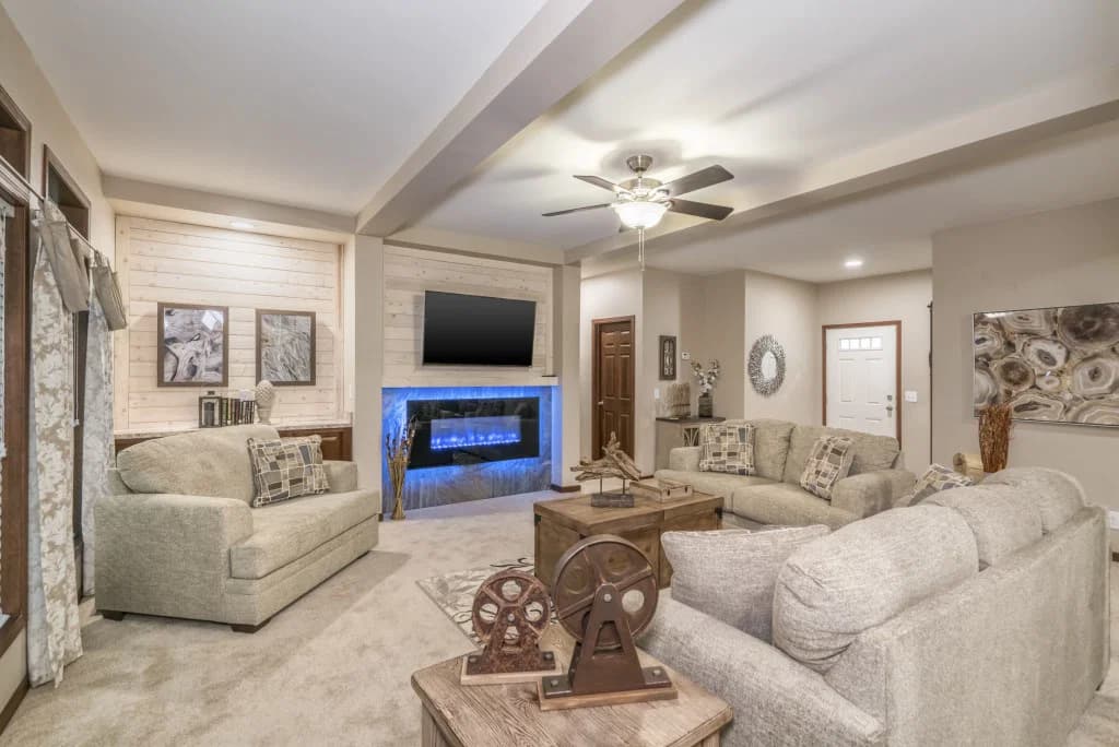 Ultra 6 interior home features