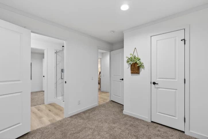 Aura bedroom home features