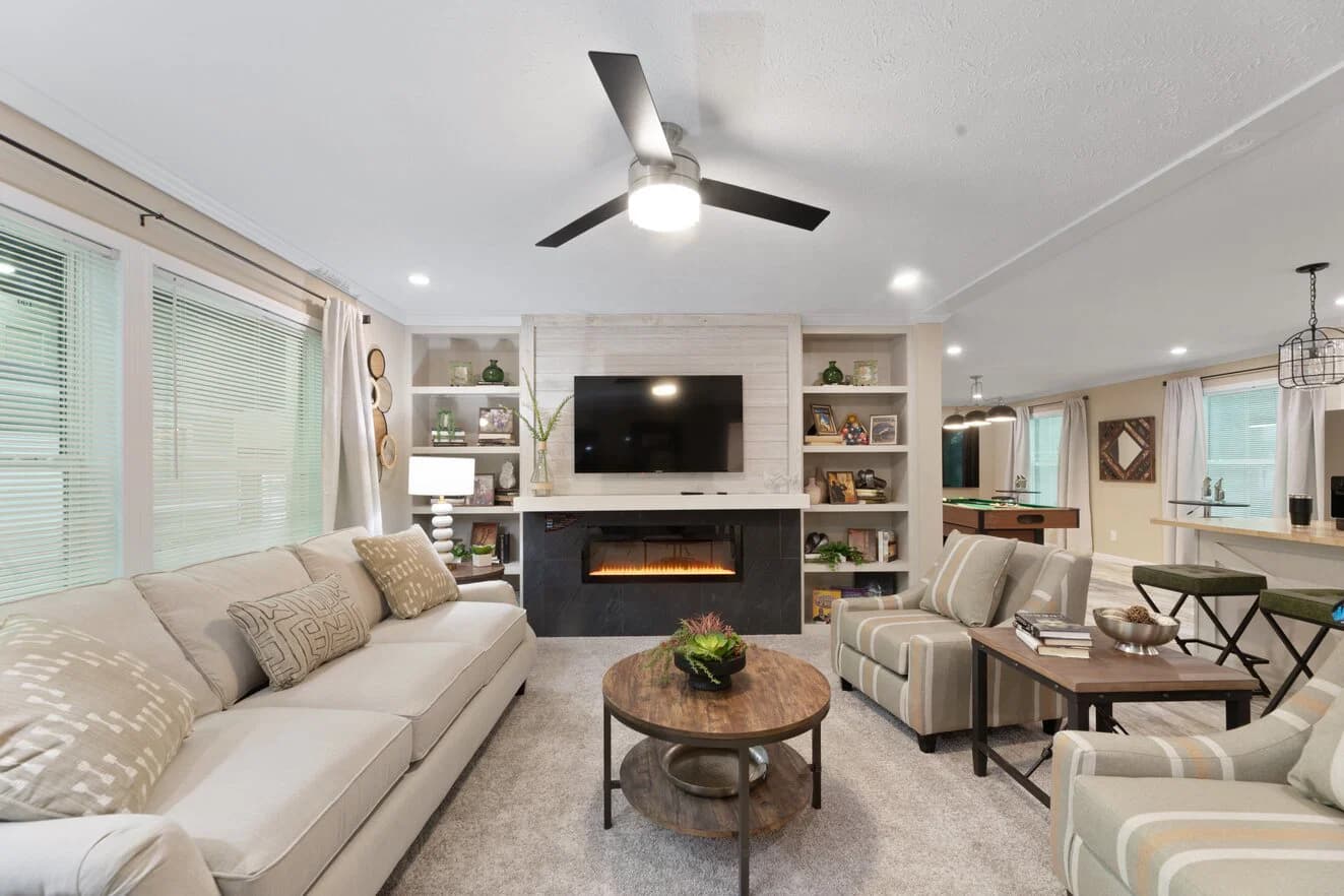 Ives 24033 interior home features