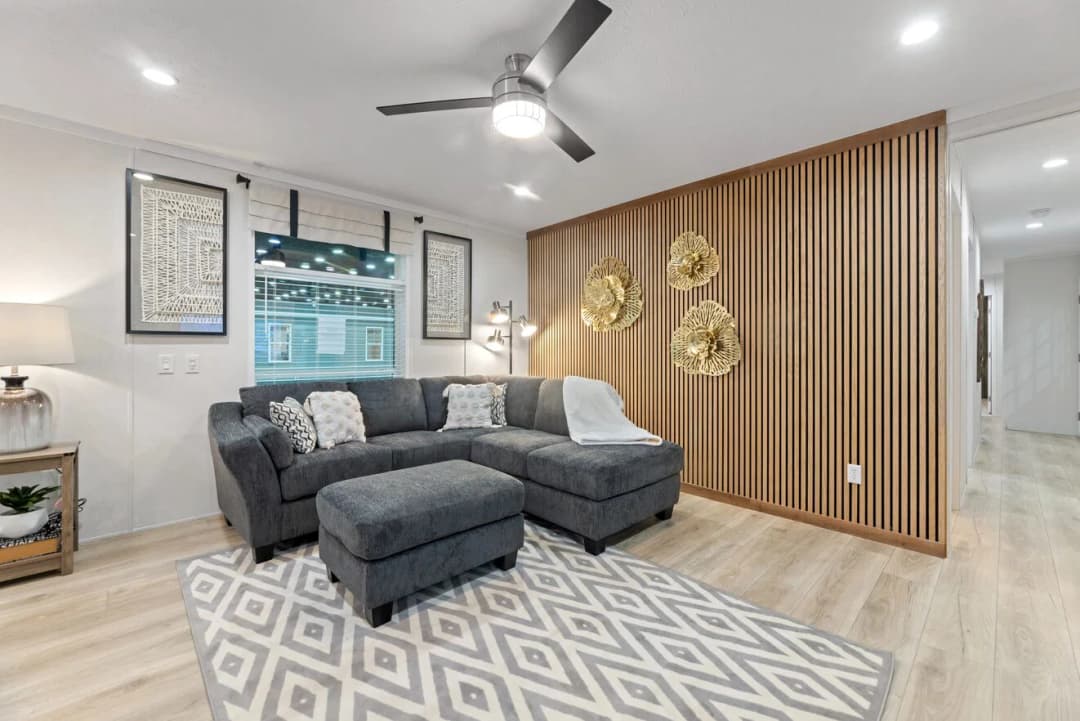 Carson 24532 interior home features