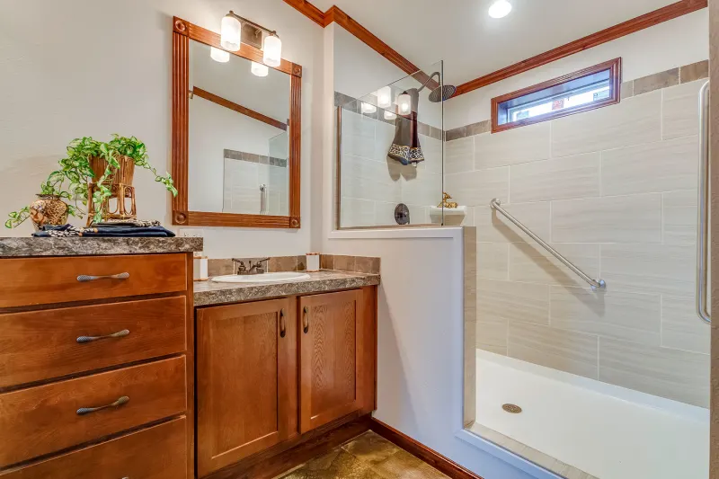Lexington a260 bathroom home features