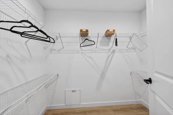 Aura interior home features