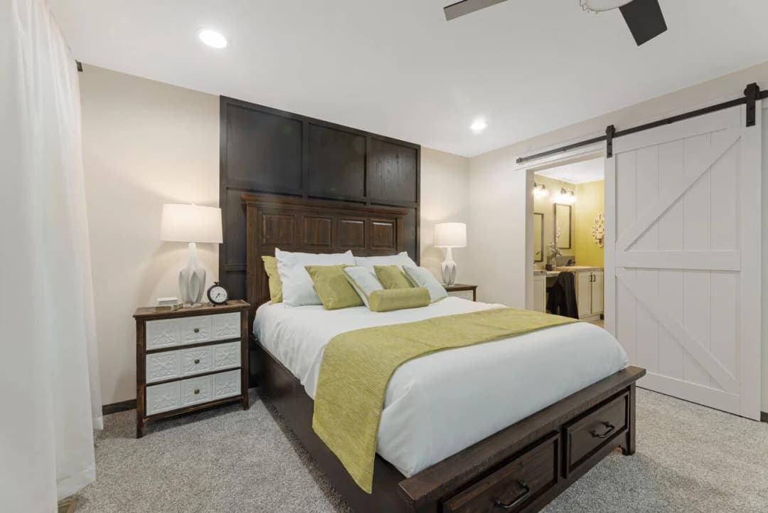 Houghton 24036 bedroom home features