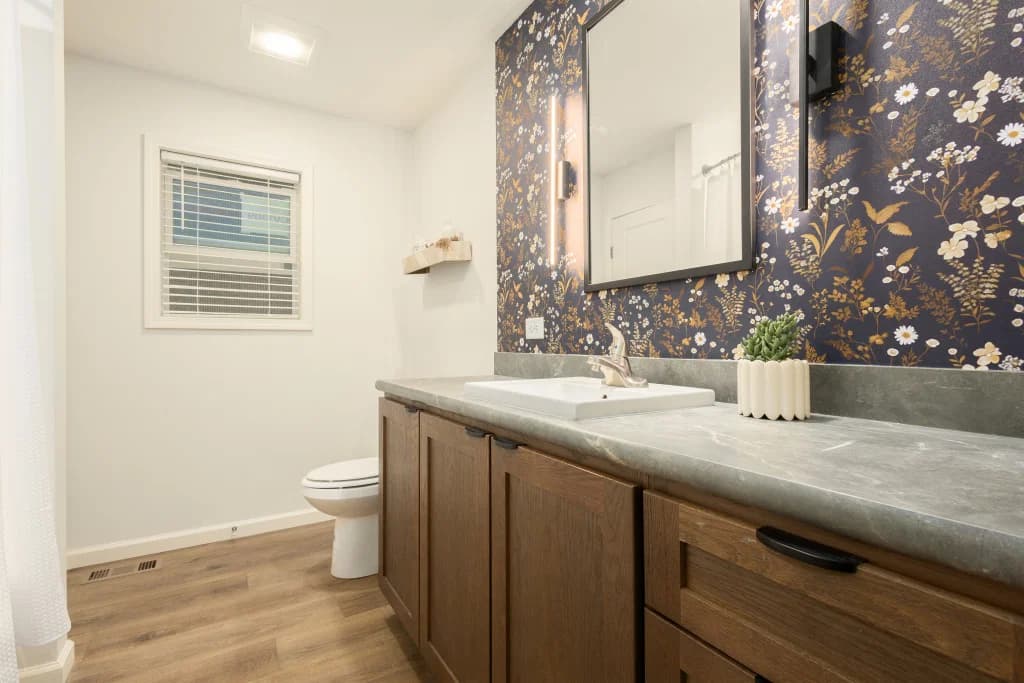 Essence 20 bathroom home features