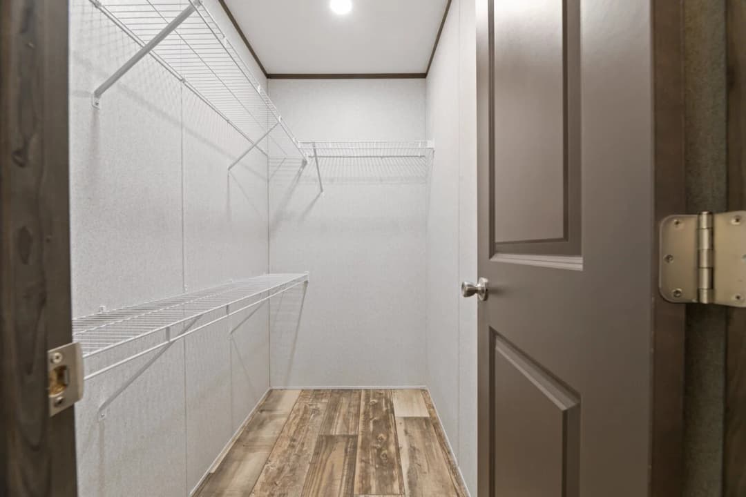 Eastman 24530 interior home features