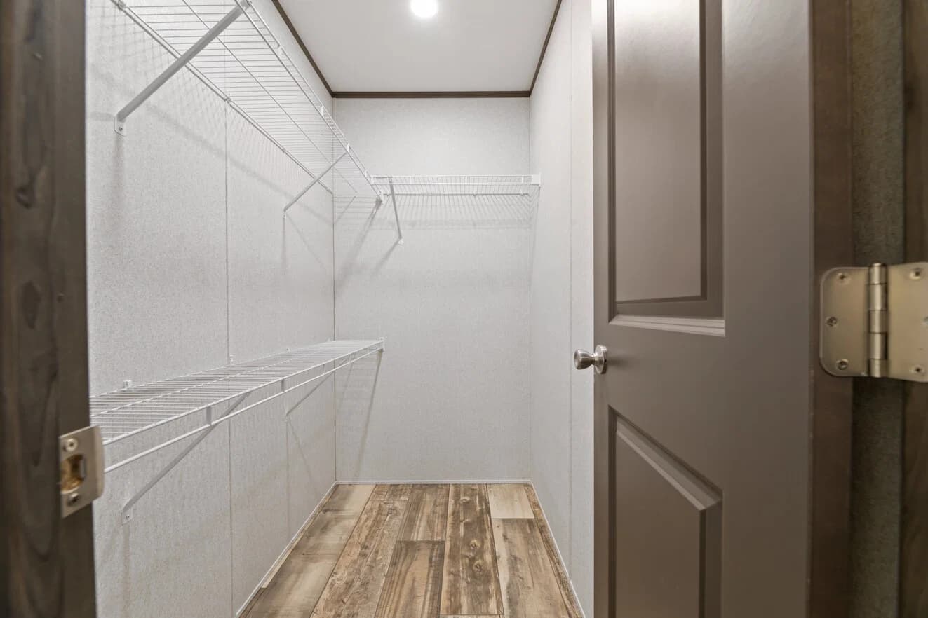 Eastman 24530 interior home features