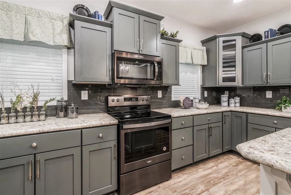 Ultra 13 kitchen home features
