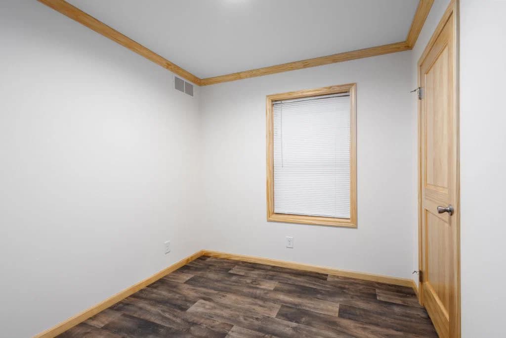 1w1407-v bedroom home features