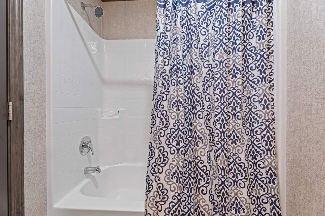 Eastman 24530 bathroom home features