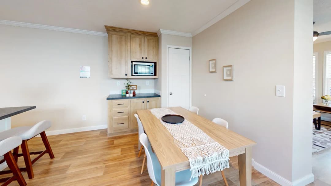 Roanoke duplex interior home features