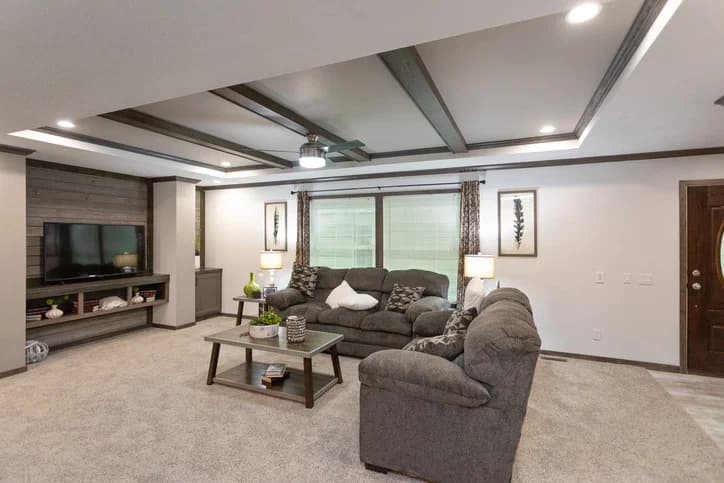 Mystic creek 92608 interior home features