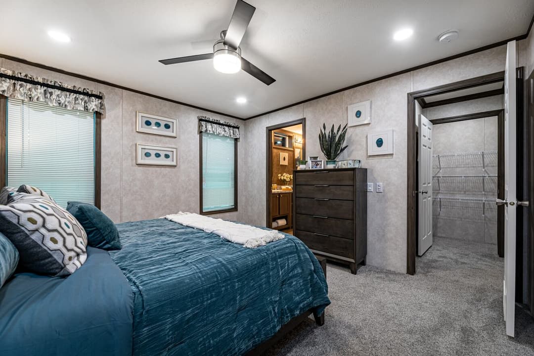 Fulton 24028 bedroom home features