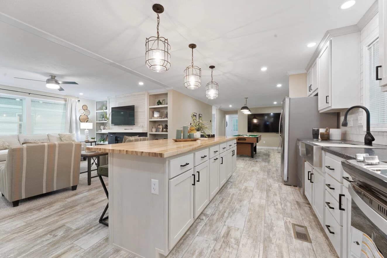 Ives 24033 kitchen and hero home features