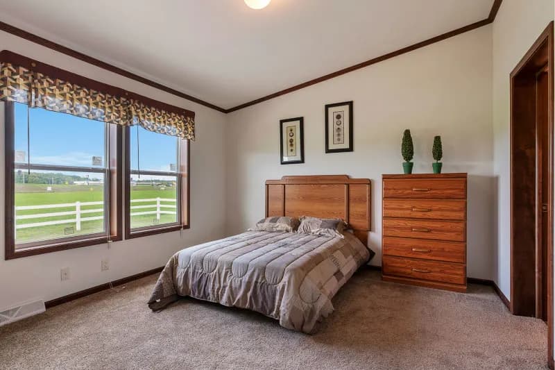 Lexington bedroom home features