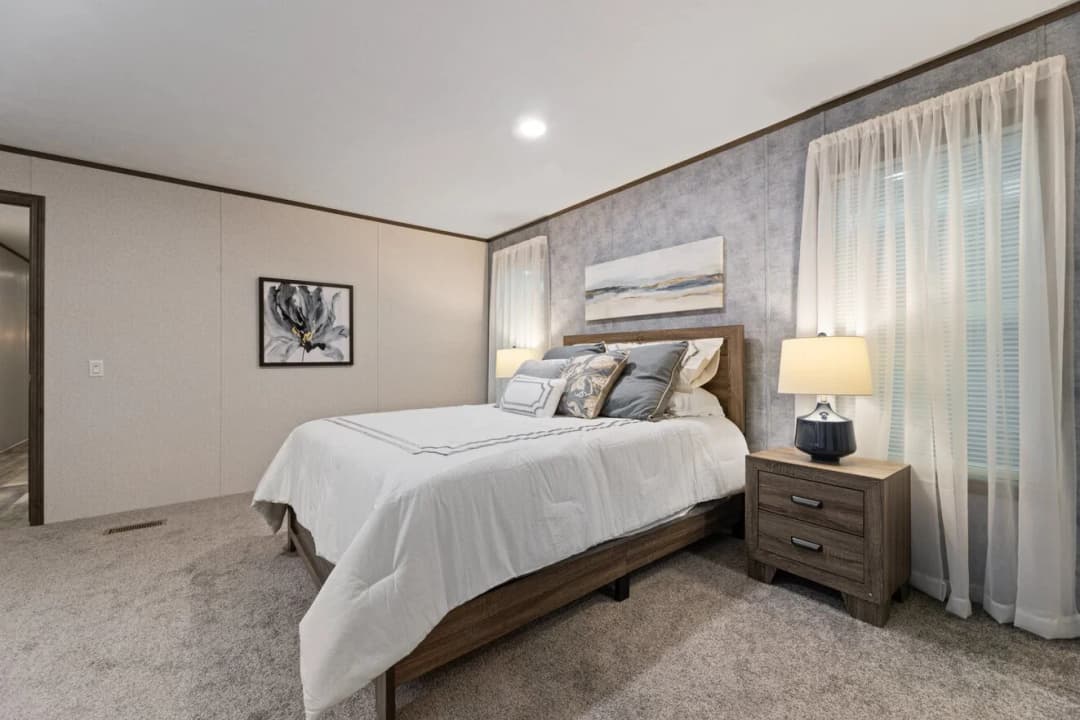 Eastman 24530 bedroom home features