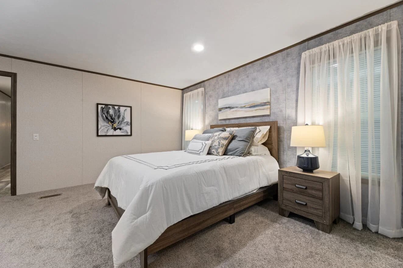 Eastman 24530 bedroom home features