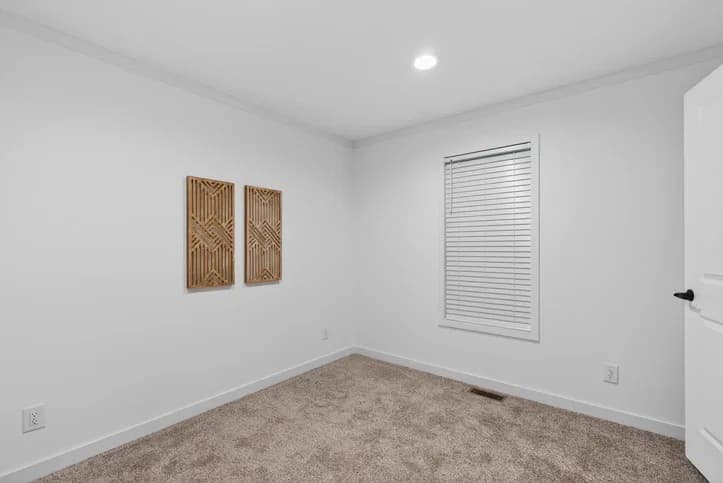 Aura bedroom home features