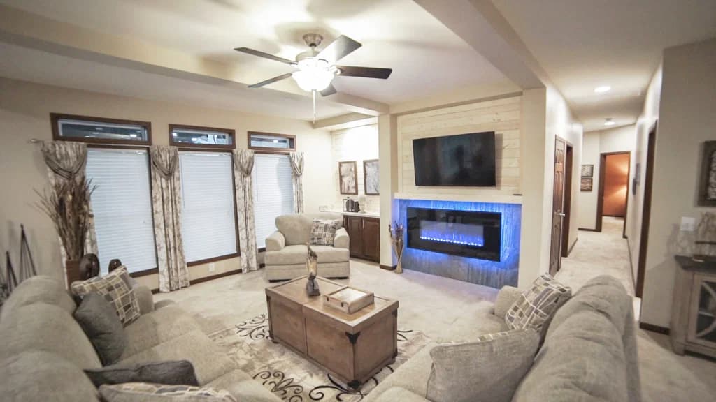 Ultra 6 interior home features