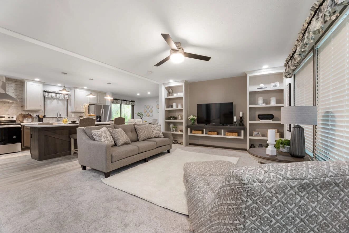 Aberdeen 24031 interior home features