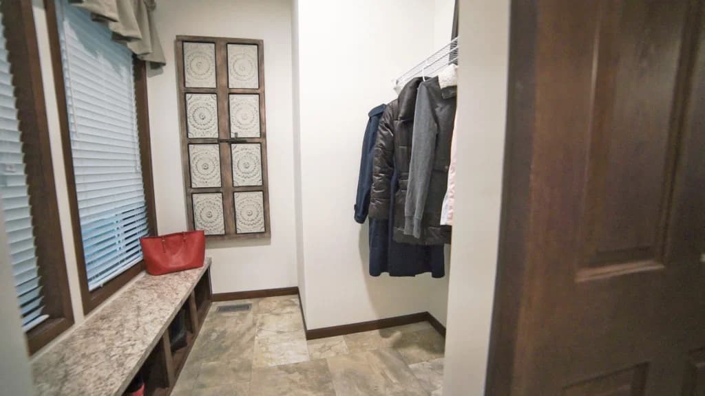 Ultra 6 interior home features