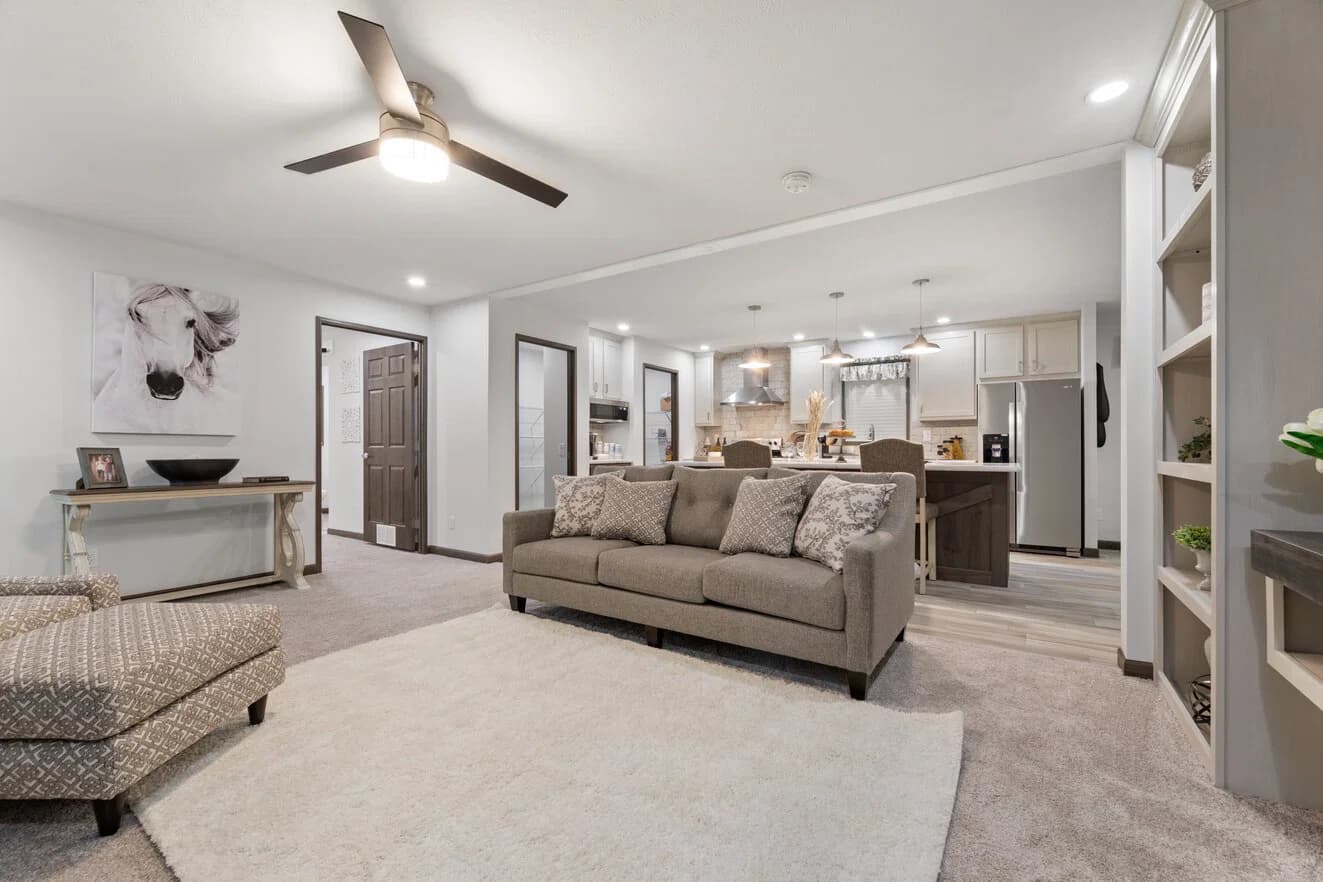 Aberdeen 24031 interior home features