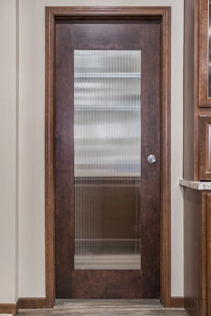 Ultra 6 interior home features
