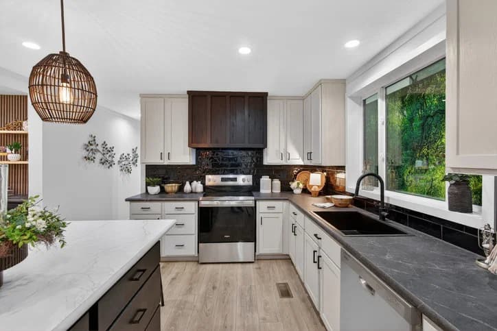 Aura kitchen home features