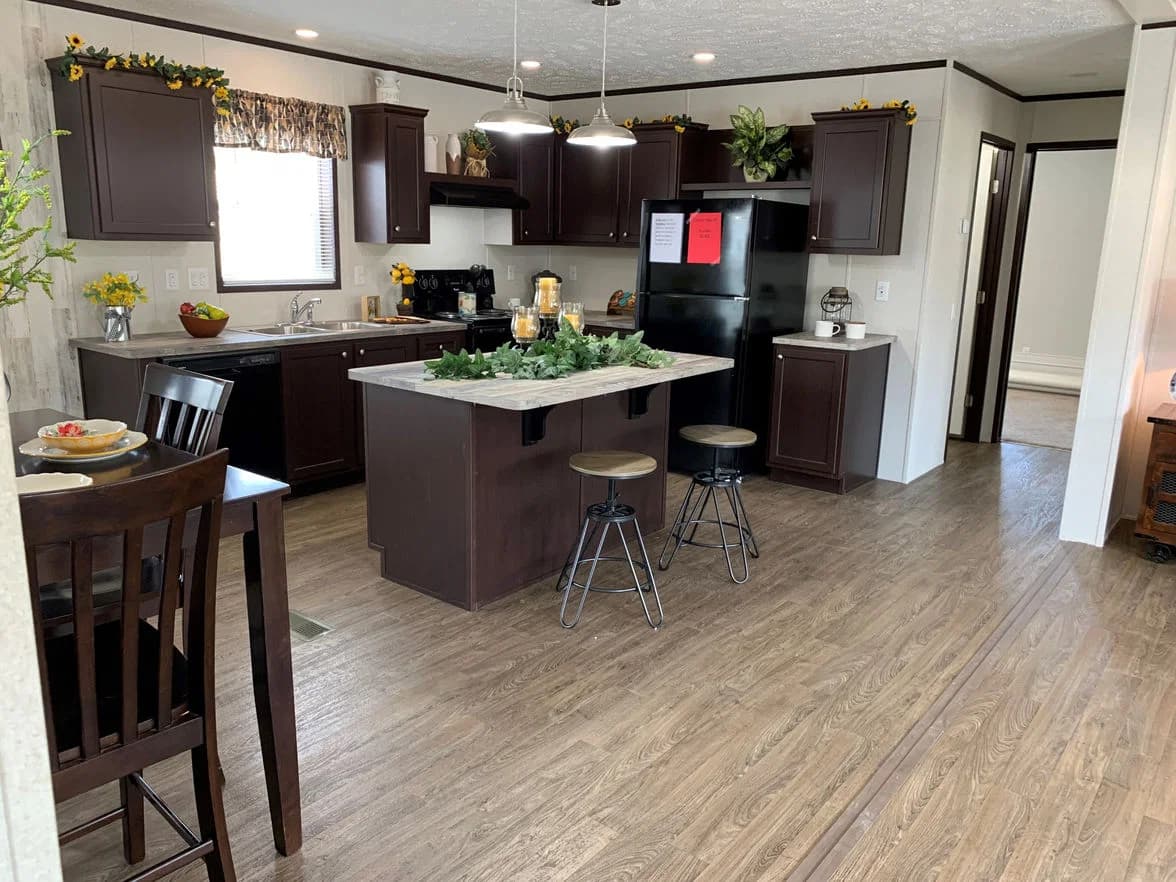 Pocono 188001 kitchen home features