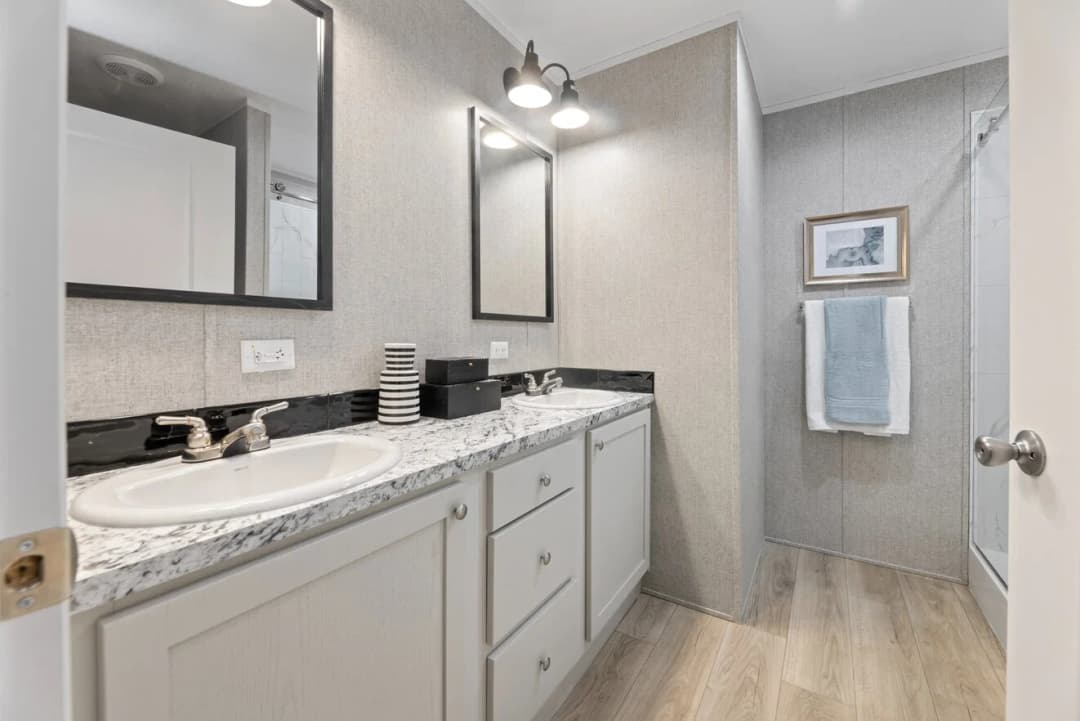 Carson 24532 bathroom home features