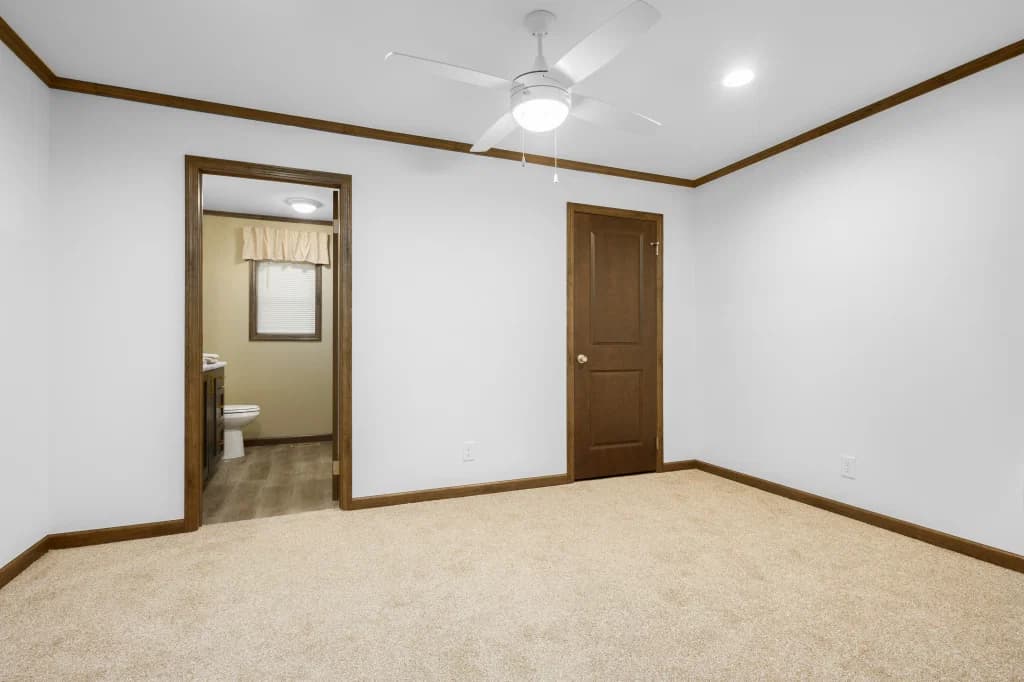 1w1048-v bedroom home features