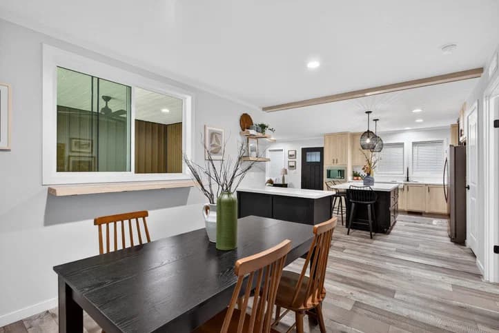 Axis kitchen home features