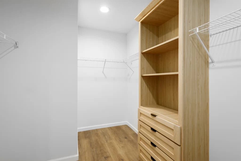 Essence 20 interior home features