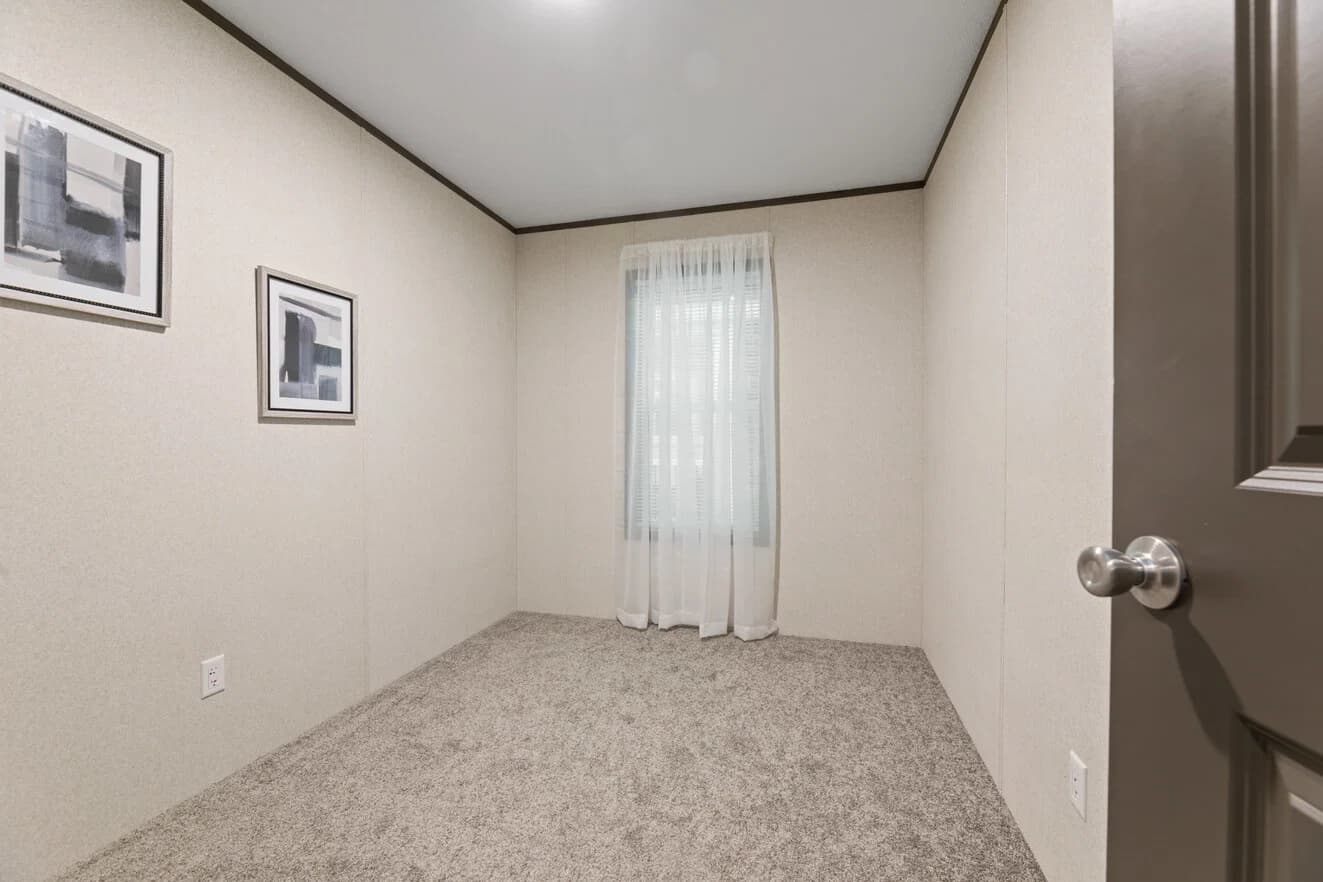 Eastman 24530 bedroom home features