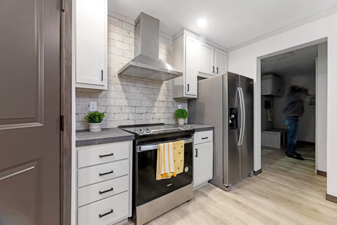 Houghton 24036 kitchen home features