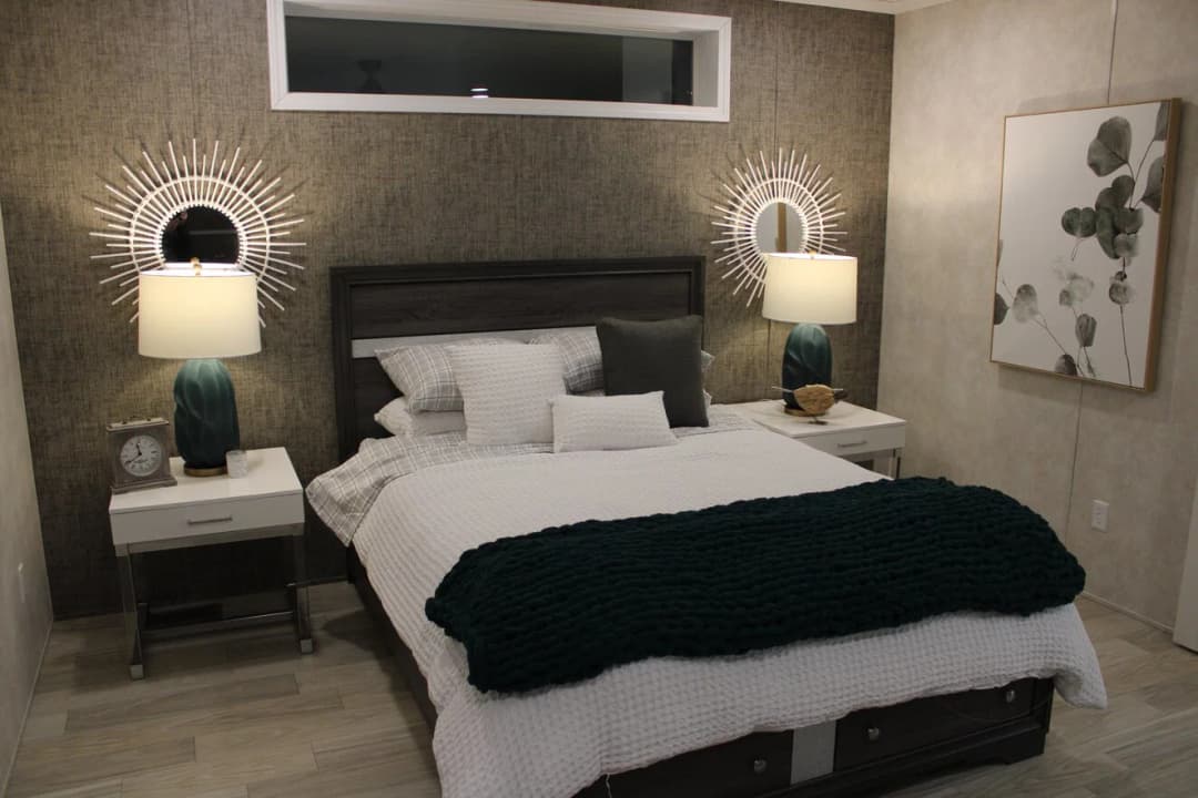 National 24525 bedroom home features