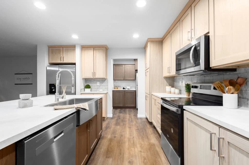 Landmark flex 2lm2430-r kitchen home features