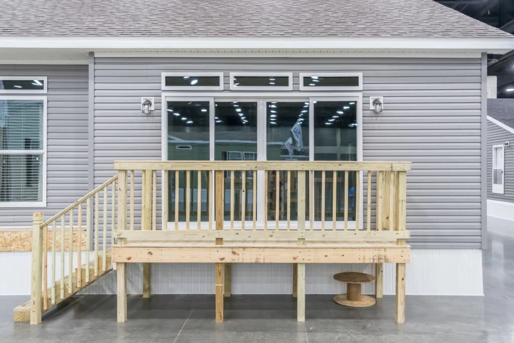 Ultra 6 exterior home features