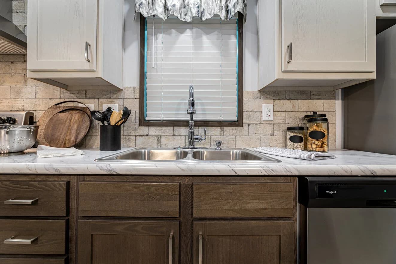Aberdeen 24031 kitchen home features