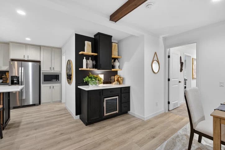 Aura interior home features