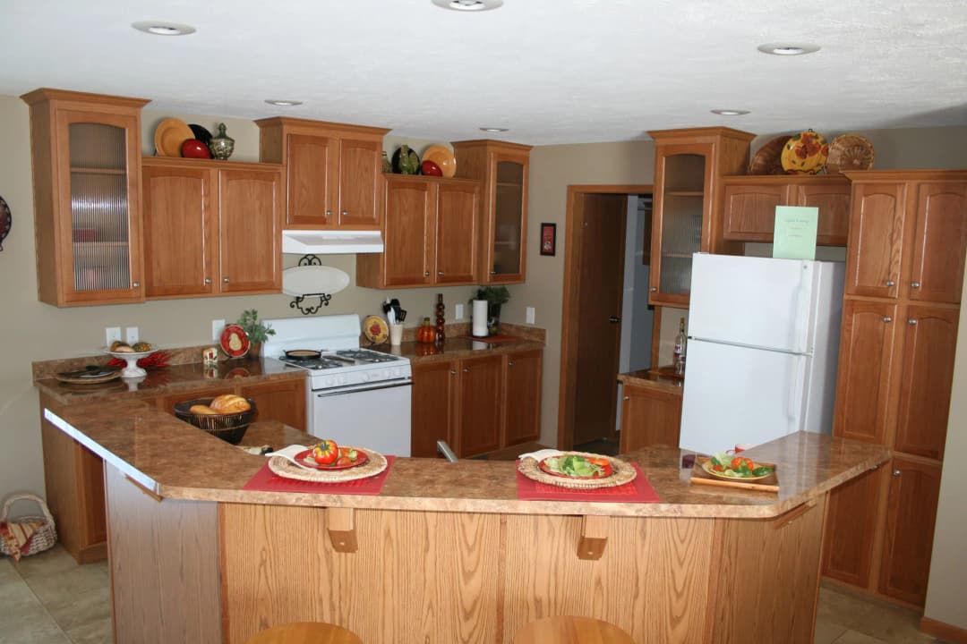 Elm kitchen home features