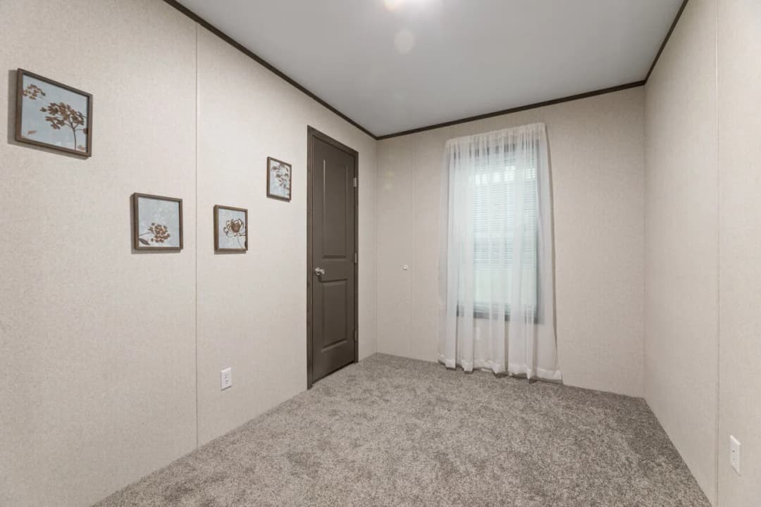 Eastman 24530 bedroom home features