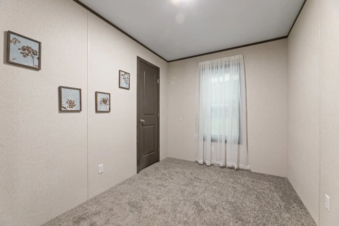 Eastman 24530 bedroom home features