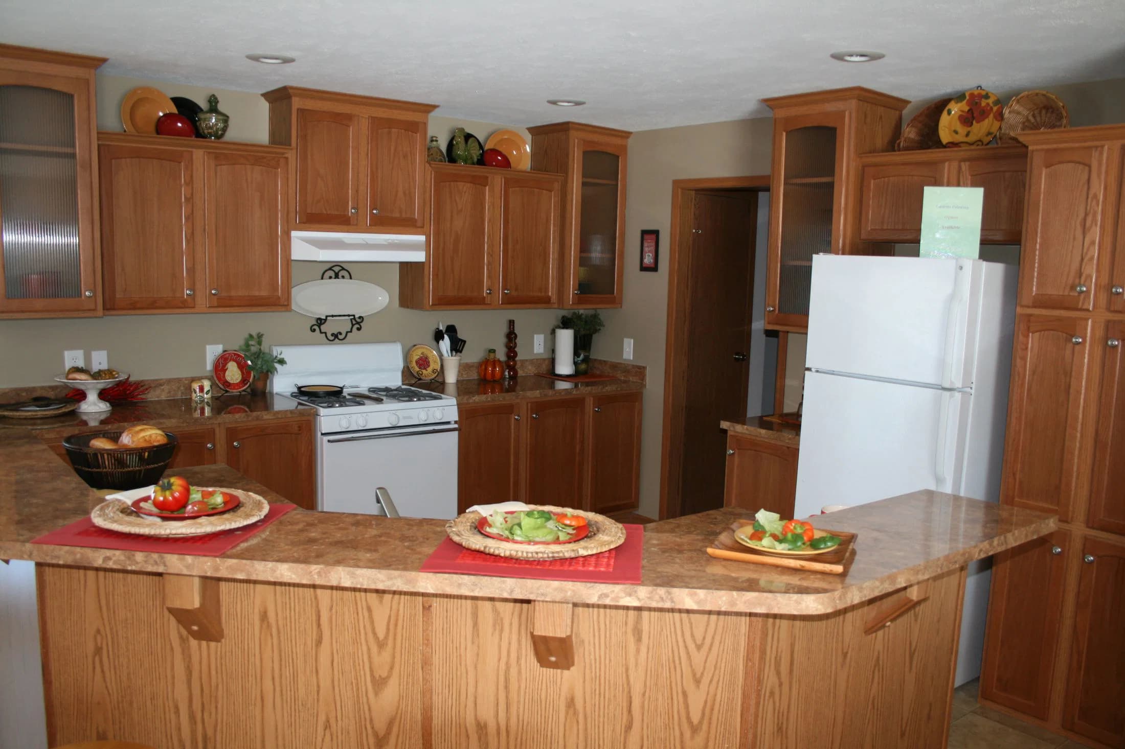 Elm kitchen home features