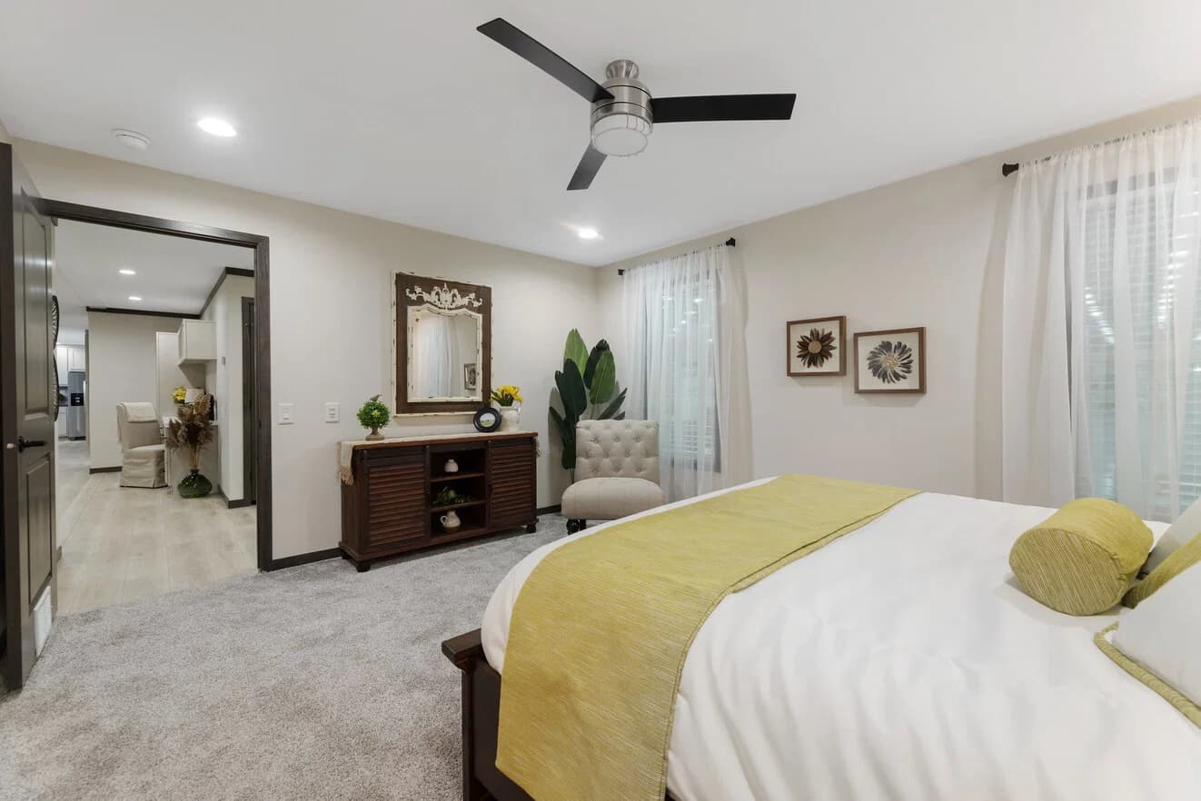 Houghton 24036 bedroom home features