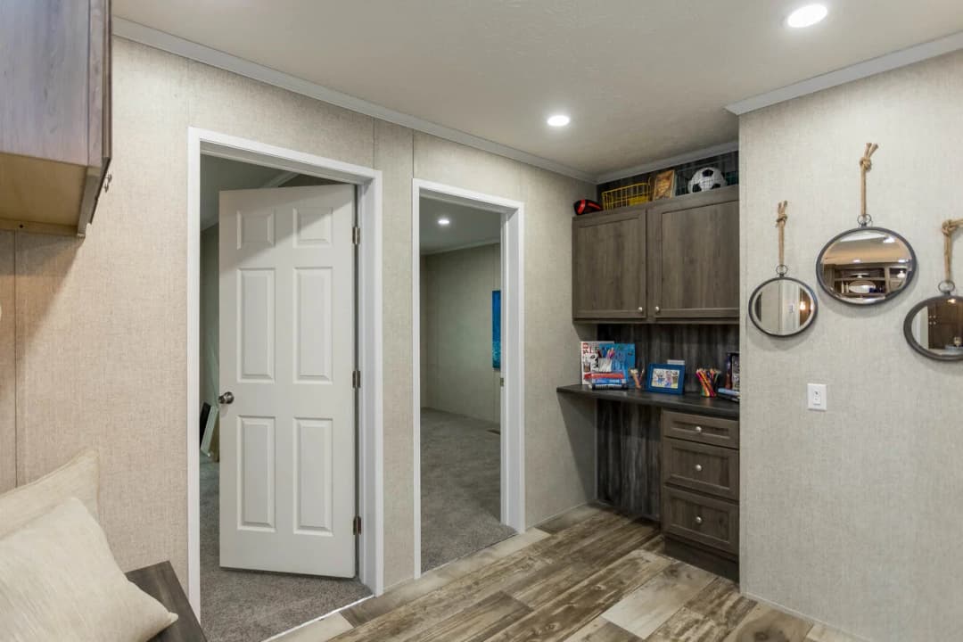 Goddard 24027 interior home features
