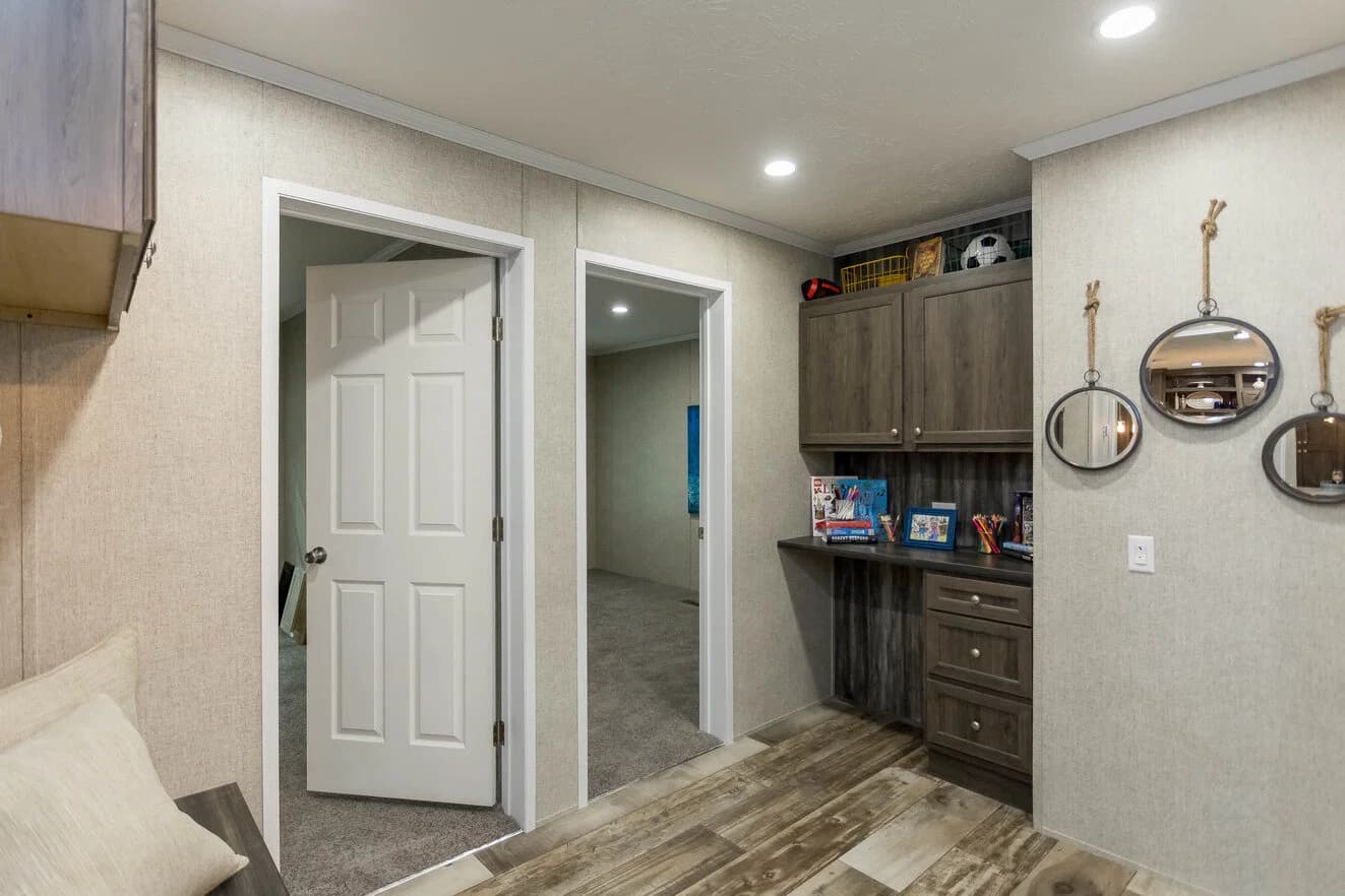 Goddard 24027 interior home features