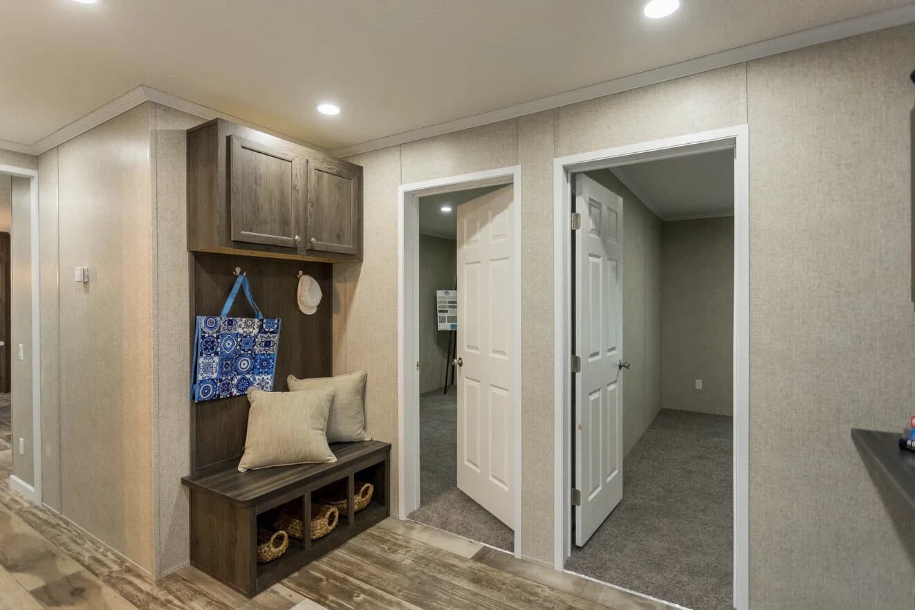 Goddard 24027 interior home features